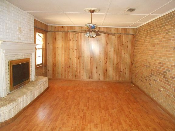 3rd image of 2121 Magee Rd
