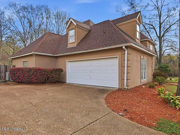 3rd image of 119 Hidden Hills Dr