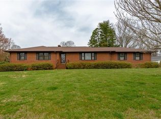 5460 Carillon Dr, Pfafftown, NC 27040