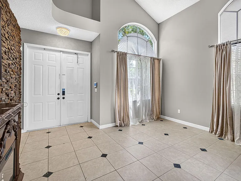 1204 Oakwater Dr — Photo 7