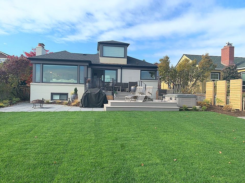 2nd image of 3012 36th Ave SW