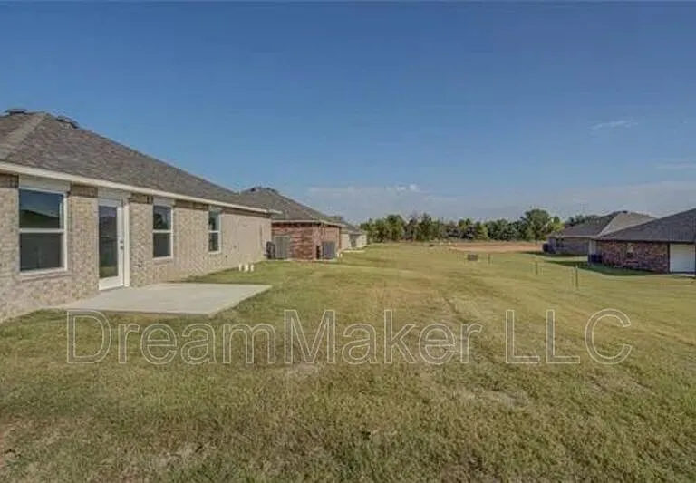 2405 S 28th Ter — Photo 30