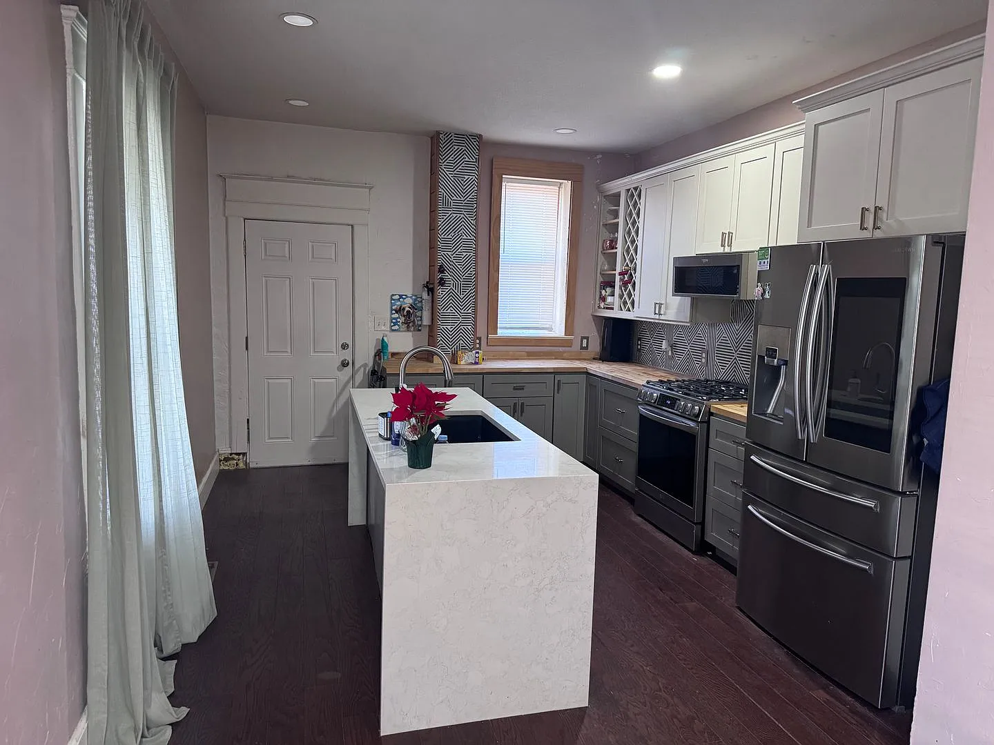 Spacious Four Bedroom Home in Kansas City — Photo 3