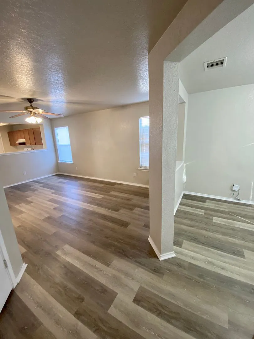 Building Photo - 415 Allendale Oak