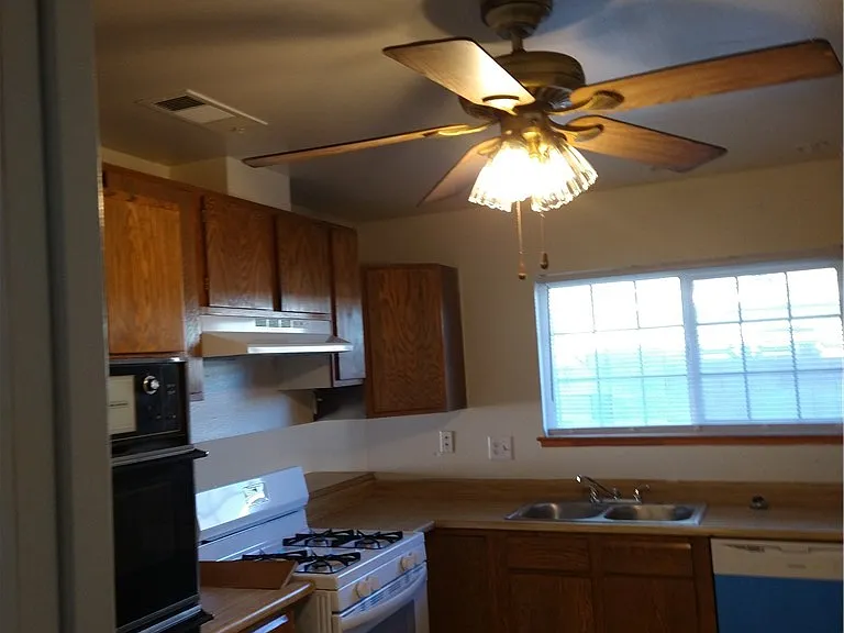 212 Bradshaw Way — Photo 3