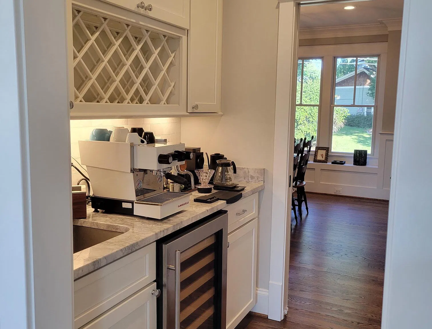 7 bed, 6.5 bath, 6400 sqft, $11,000 — Photo 3