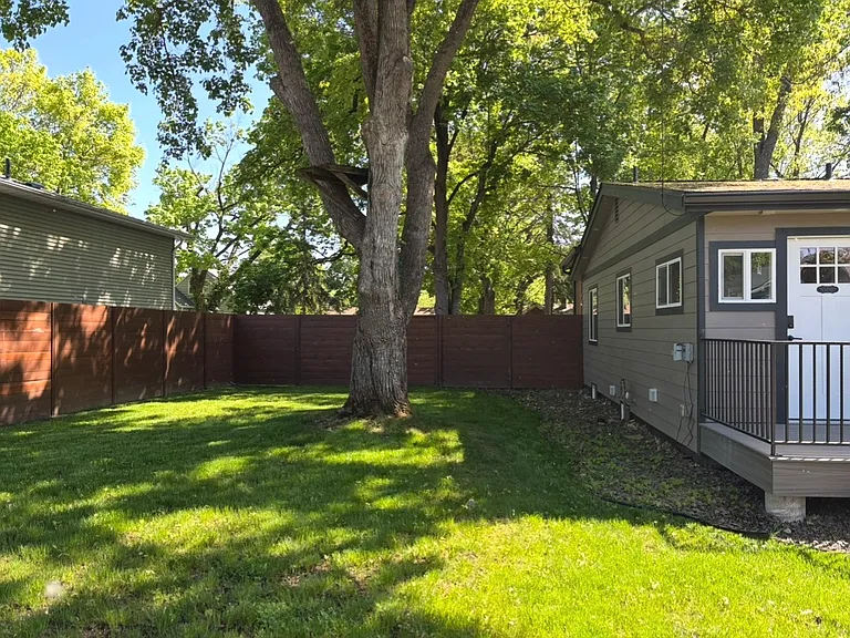 E Front Ave — Photo 23