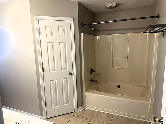 2nd image of 7630 Chablis Cir