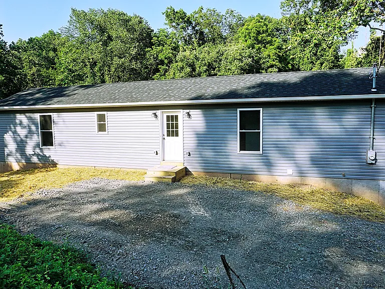 1091 Rolling Hills Rd — Photo 2
