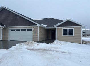 825 Roosevelt St, Baraboo, WI 53913