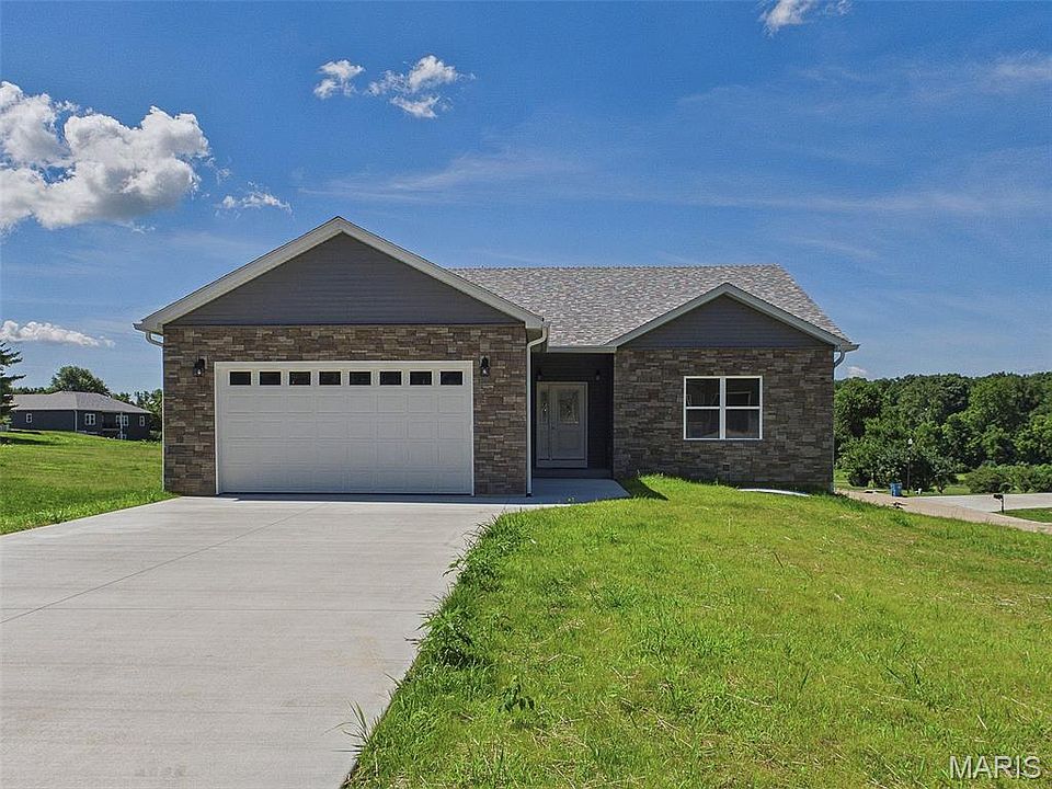 1st image of 126 Woodland Hills Ct