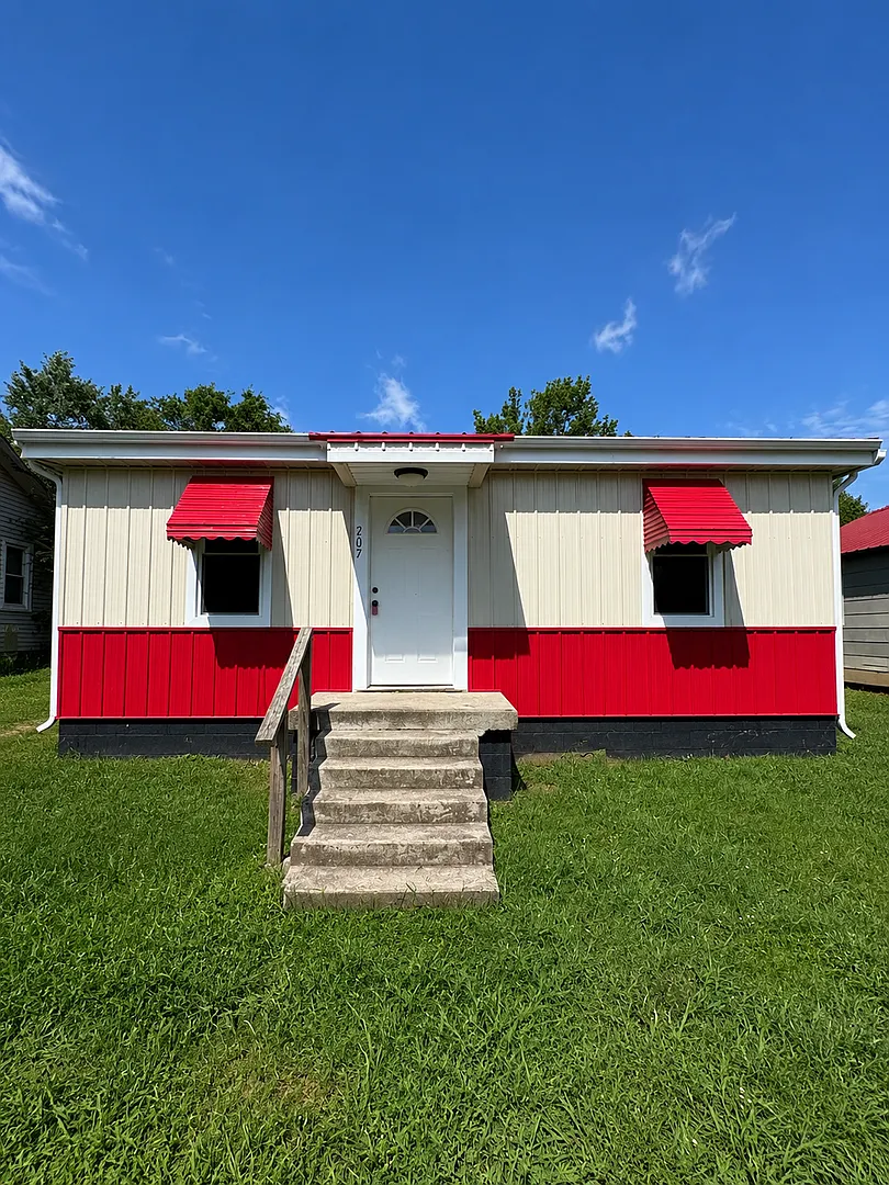 Charming 3BR Rental Close to Downtown Glasgow! — Photo 1