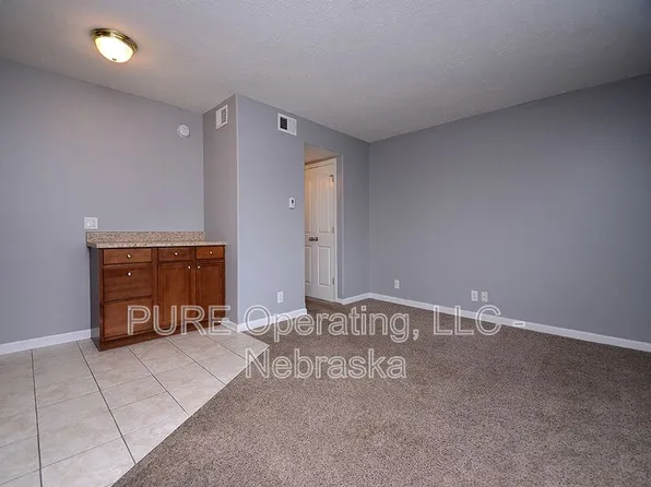 540 S 30th St APT 1, Omaha, NE 68105