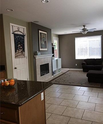 Open concept kitchen and family room, enjoy your family and friends while your cooking!