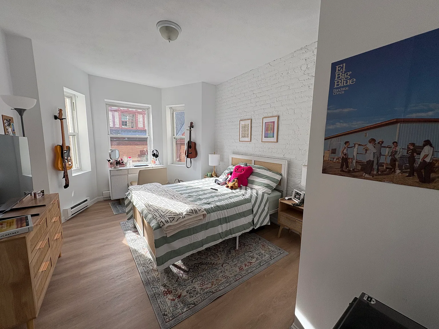 2 bed, 1.0 bath, 9999 sqft, $3,500 — Photo 2