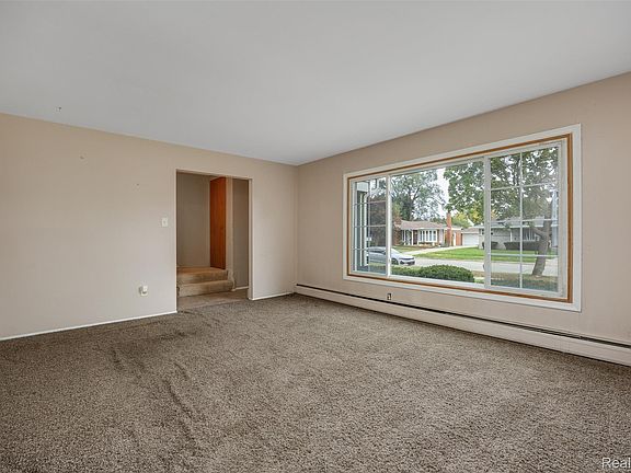 5th image of 14193 Arden St