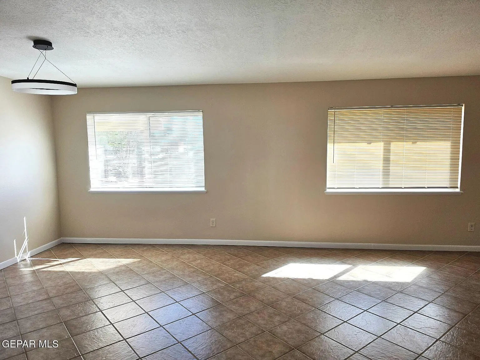 4 bed, 2.0 bath, 1898 sqft, $1,950 — Photo 4