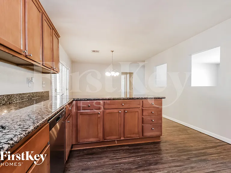 7156 N 17th Dr — Photo 7