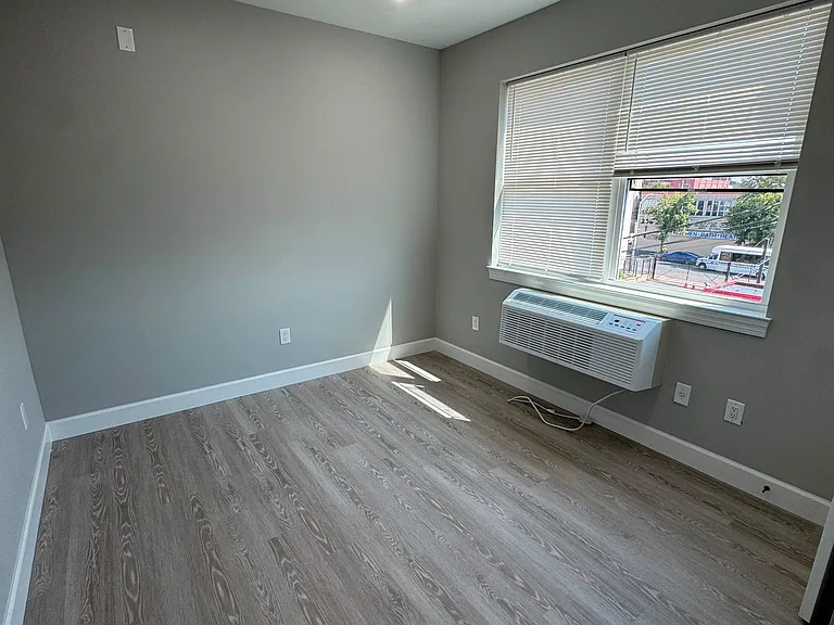 168-170 Fair St — Photo 7