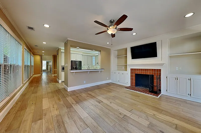 3 bed, 4.5 bath, 2592 sqft, $5,899 — Photo 4