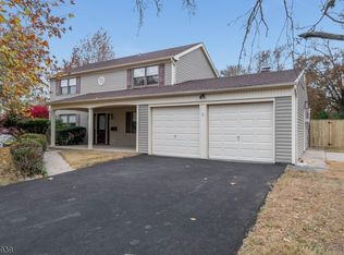 2 Buttonwood Dr, Somerset, NJ 08873