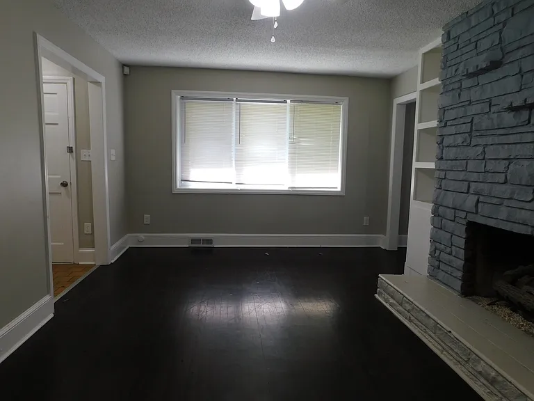 411 Gray Dr — Photo 3