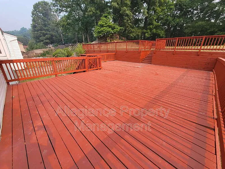 7598 Springfield Hills Dr — Photo 32