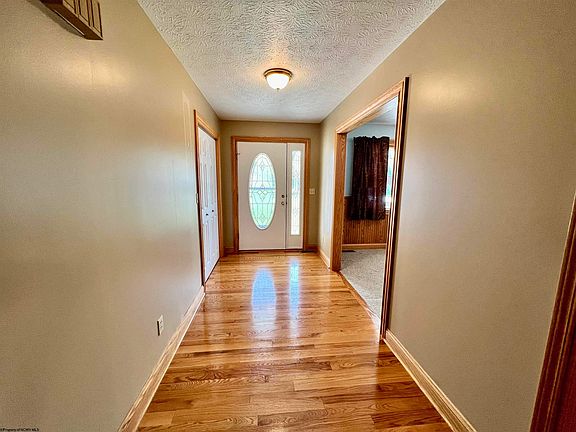 3rd image of 217 Bridgewater Dr