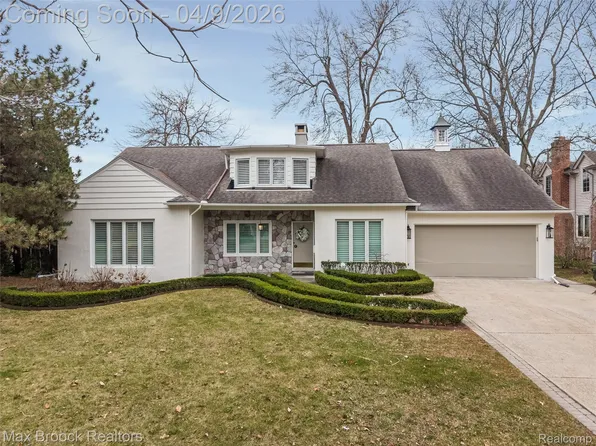 73 Hawthorne Rd, Grosse Pointe Shores, MI 48236
