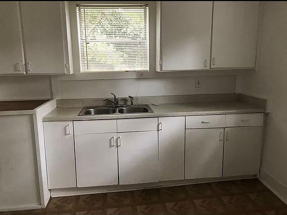 4th image of 4838 Merrimac Ave