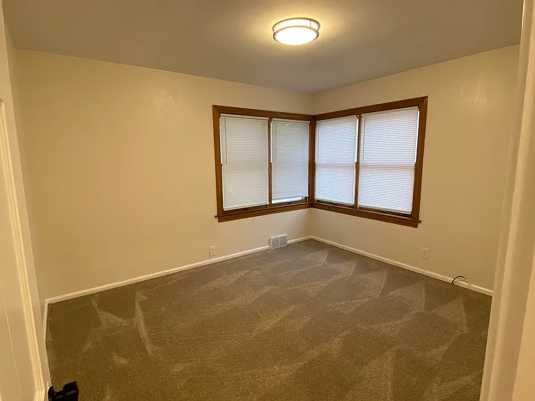 1720 Quentin Ave — Photo 9