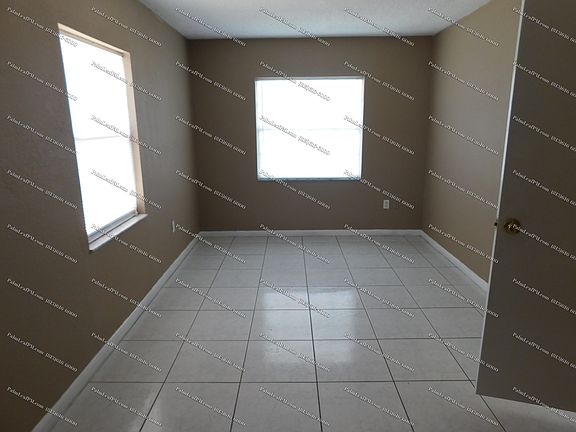 4th image of 2975 Morris Dr