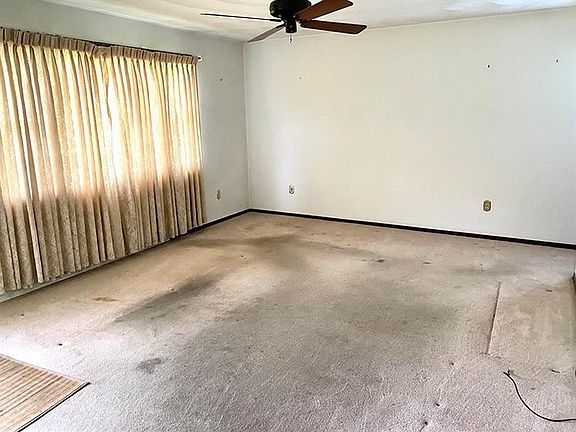 3rd image of 217 Red Maple Dr