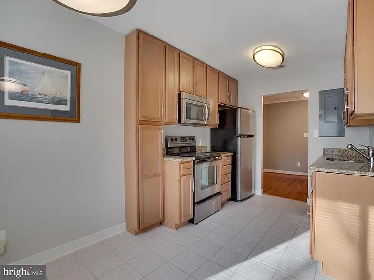 304 Hilltop Ln #F — Photo 22