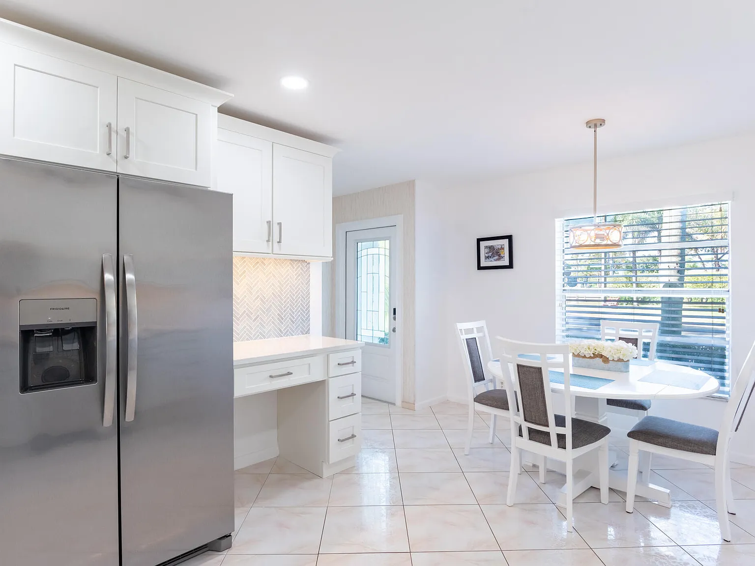 2 bed, 2.0 bath, 1400 sqft, $3,250 — Photo 4