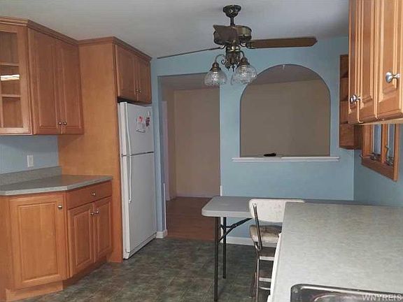 3rd image of 340 Bucyrus Dr