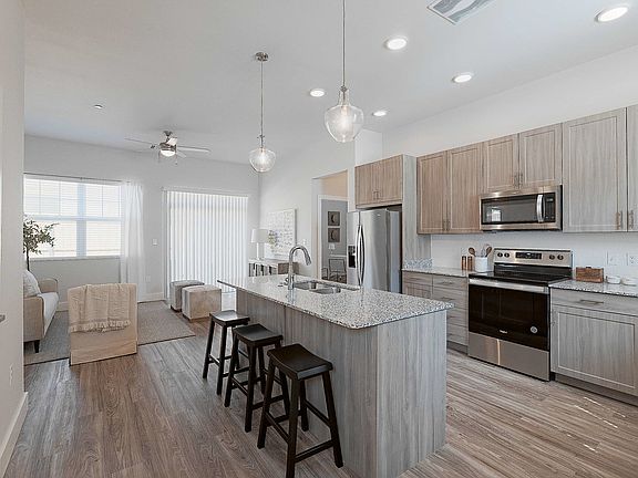 5th image of 3401 N Elm Ave #171
