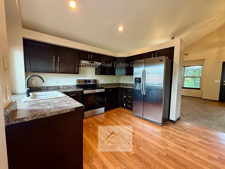 1428 Coolcrest Dr — Photo 7
