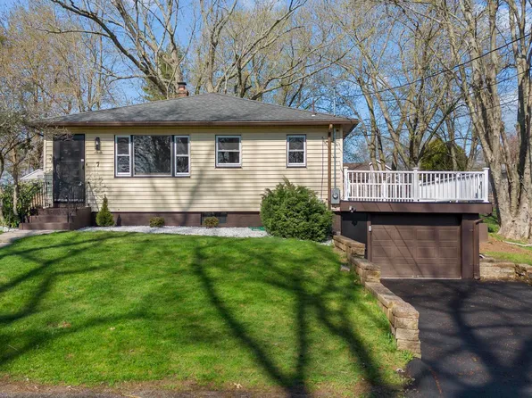 7 Tuccitto Road, Portland, CT 06480