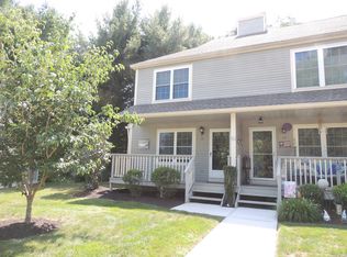 90 Manorwood Dr #90, Branford, CT 06405