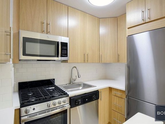 2nd image of 1 Astor Pl Ph G
