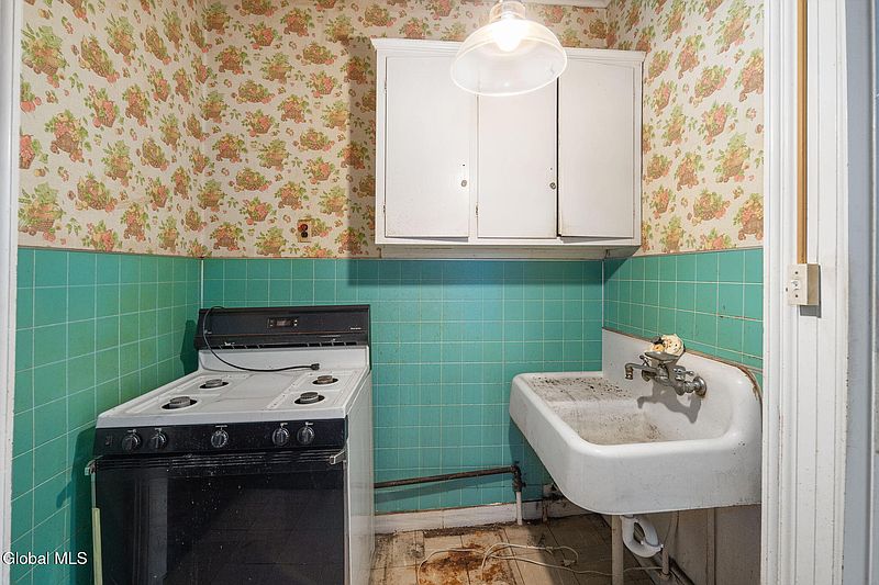 18th image of 93 Ten Broeck Street