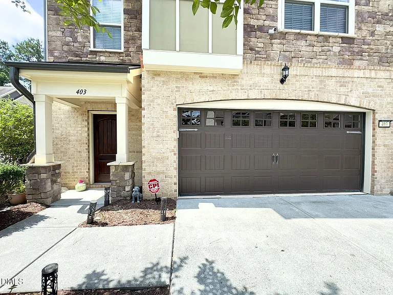 403 Daylin Dr — Photo 3