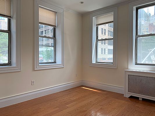 1st image of 402 W 44th St #2X