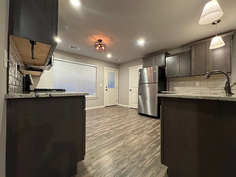 1707 SE K Pl — Photo 8