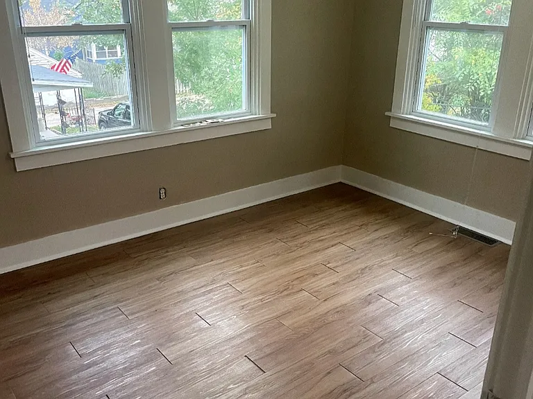 1223 E Washington Ave — Photo 4