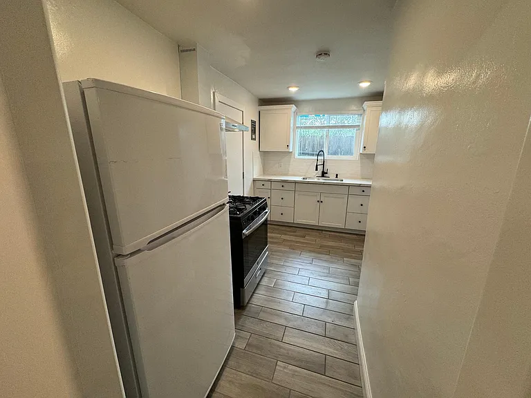 1136 N Sanborn Rd #6 — Photo 5