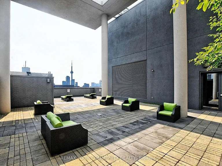 770 Bay St #Penthouse 101 — Photo 37