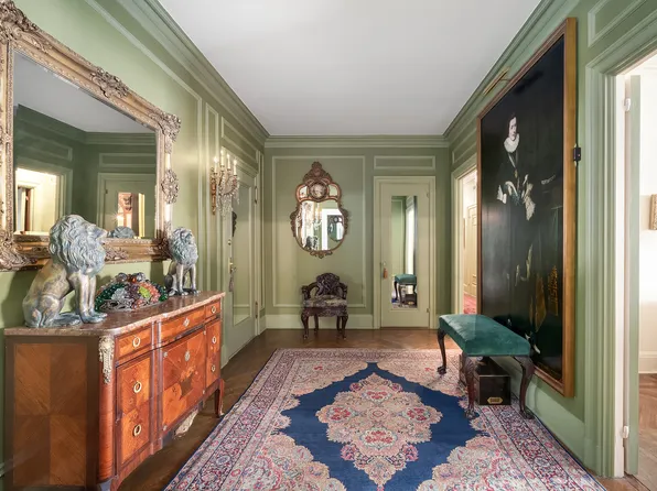 655 Park Avenue image 2 of 9