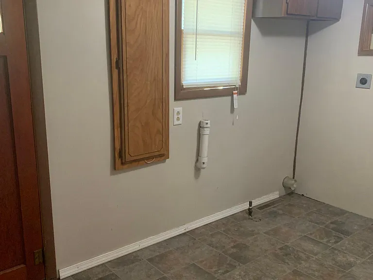 1213 S High St — Photo 13